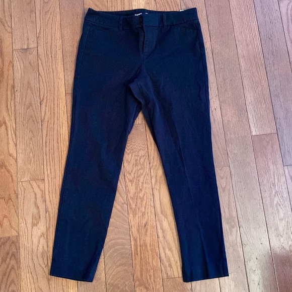 Old Navy Pants - Women’s Old Navy Black Pixie Cut Never-Fade Pants